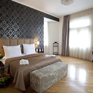 4* Ξενοδοχείο Deminka Palace